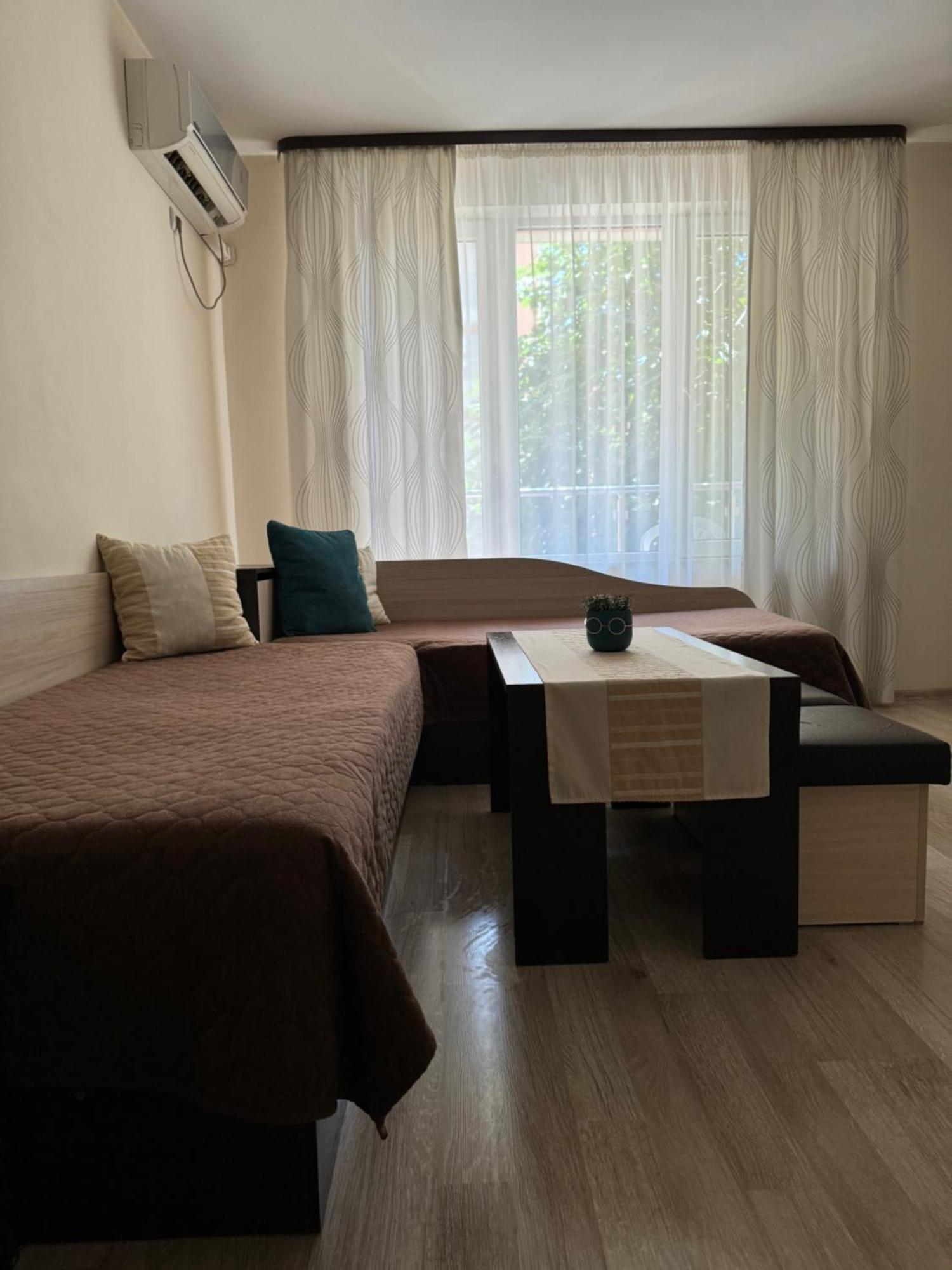 נסבר Hotel Topalovi מראה חיצוני תמונה
