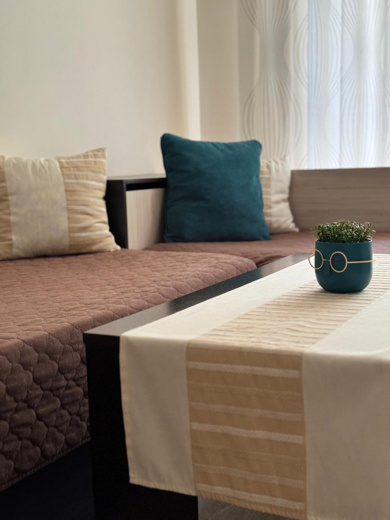 נסבר Hotel Topalovi מראה חיצוני תמונה