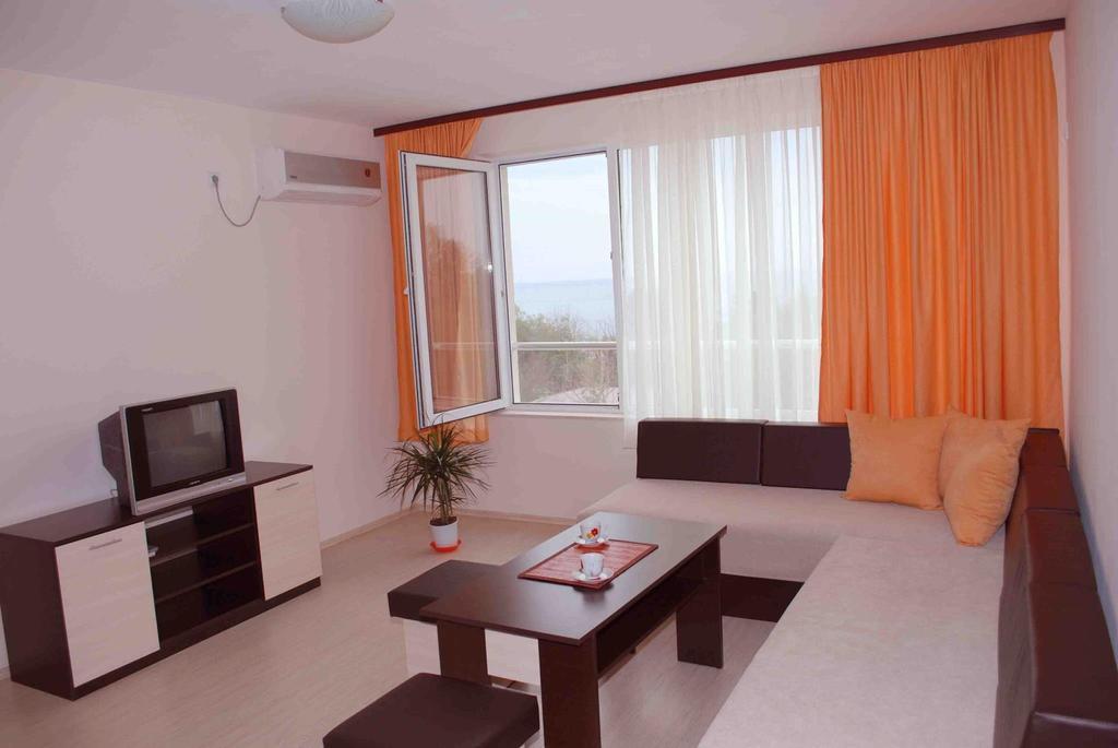 נסבר Hotel Topalovi מראה חיצוני תמונה