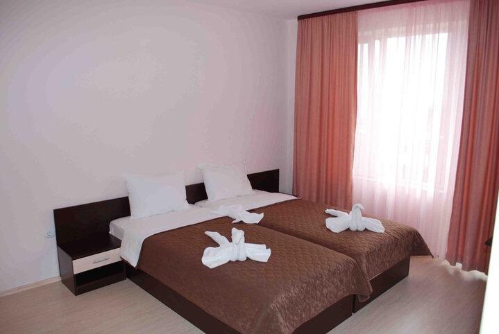 נסבר Hotel Topalovi מראה חיצוני תמונה